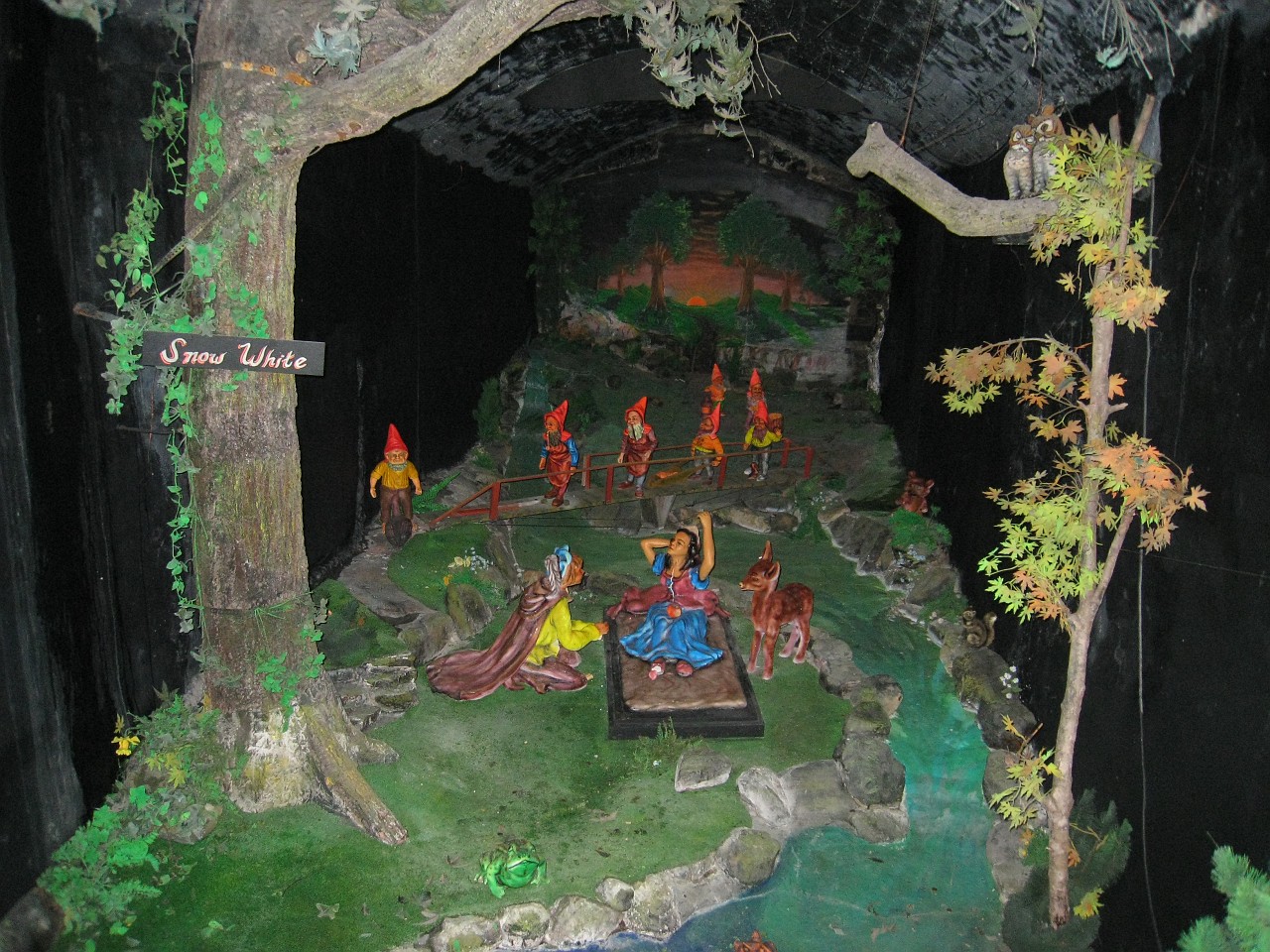 Vacation 2007-12 - Rock City 0349.jpg - Rock City outside of Chattanooga Tennessee has been a tourist attraction since 1932. I remembered seeing barn roofs painted with "See Rock City" and wanted to pay a visit to its home on Lookout Mountain. Christmas Vacation 2007-08.